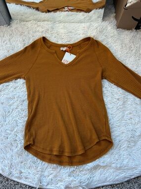 NWT Knox Rose Long Sleeve Waffle Knit Top in Mustard